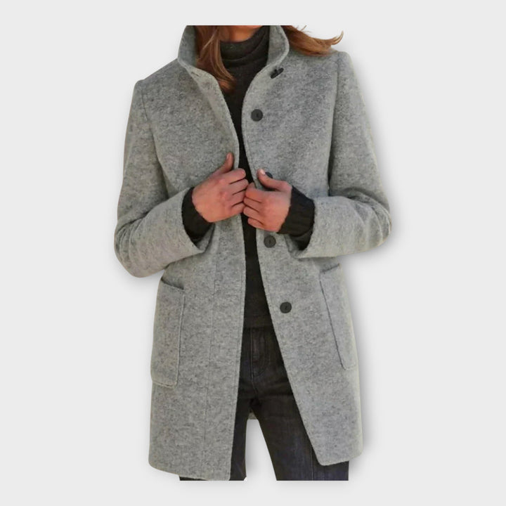 Elegantný Kabát s Nadčasovým Strihom