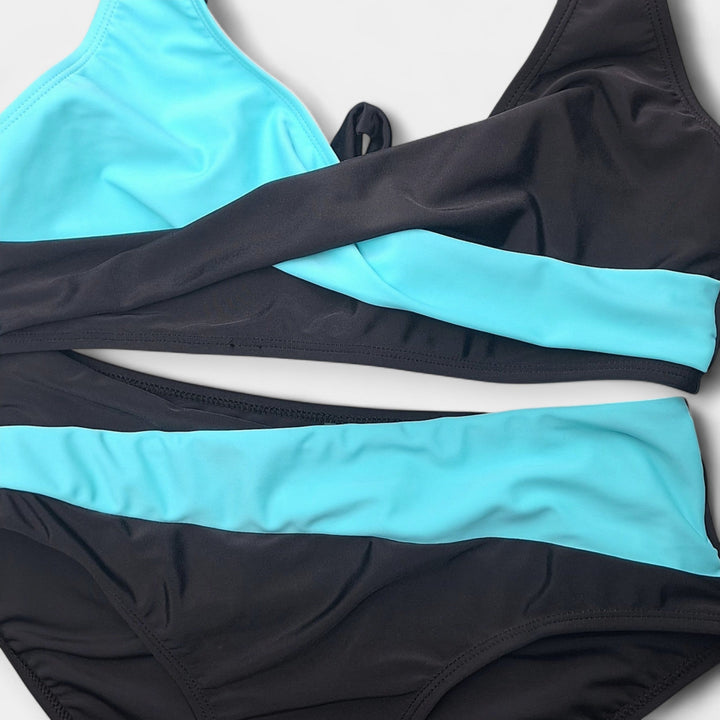 Bikini s prekríženým výstrihom
