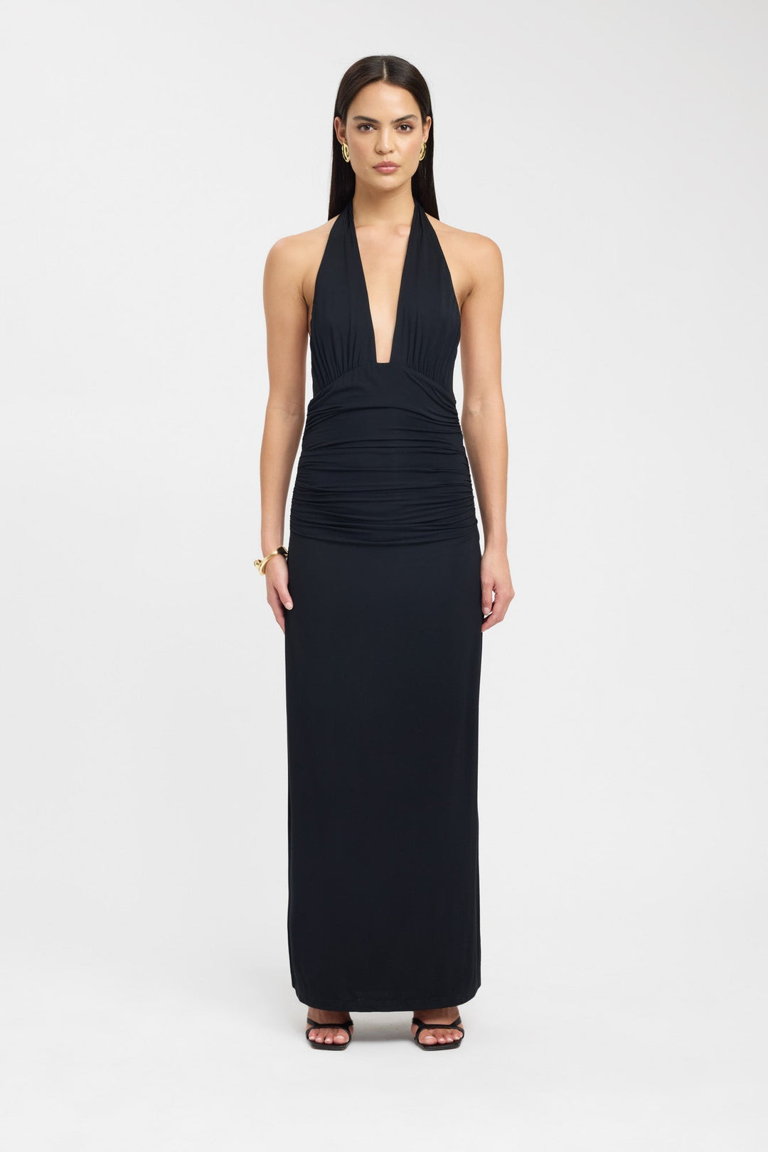 Elegantné maxi šaty s halter výstrihom
