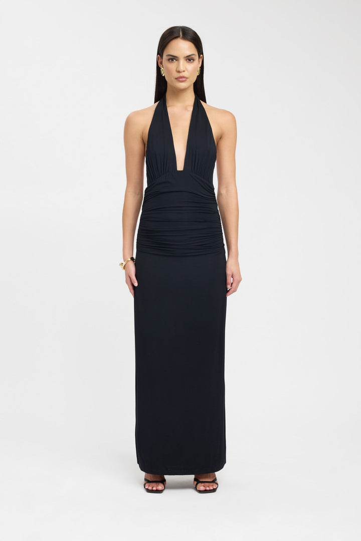 Elegantné maxi šaty s halter výstrihom