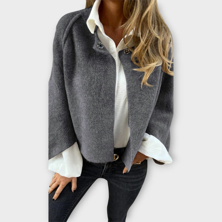 Elegantná Základná Bunda s Minimalistickým Dizajnom
