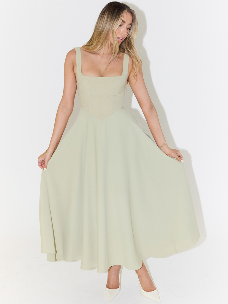Elegantné Midi Šaty s Romantickým Strihom