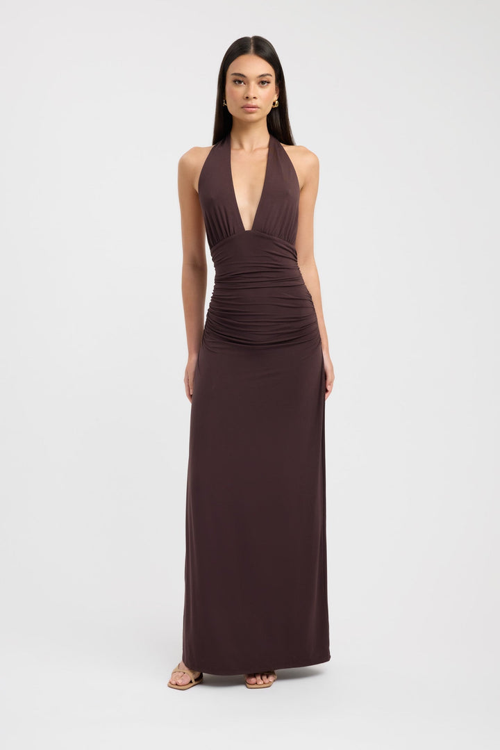 Elegantné maxi šaty s halter výstrihom