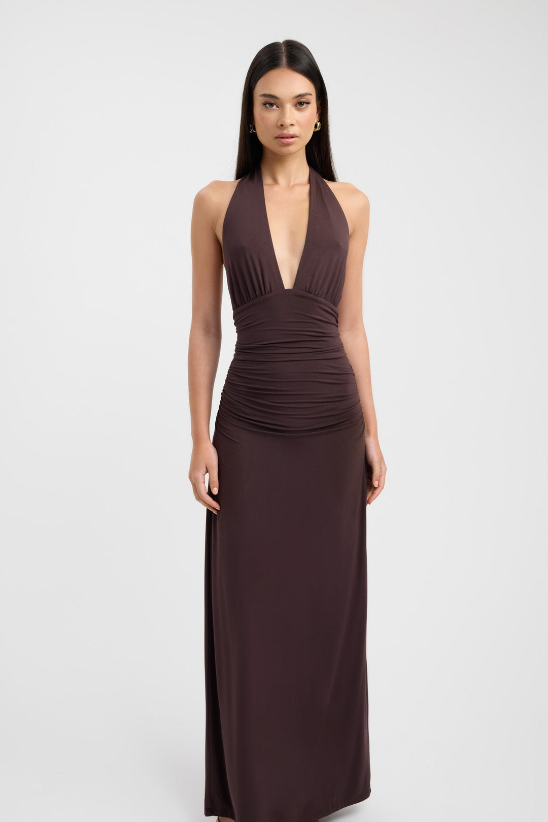Elegantné maxi šaty s halter výstrihom