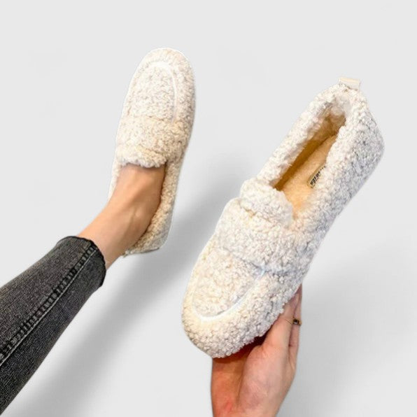 Teplé slip-on topánky s elegantným dizajnom