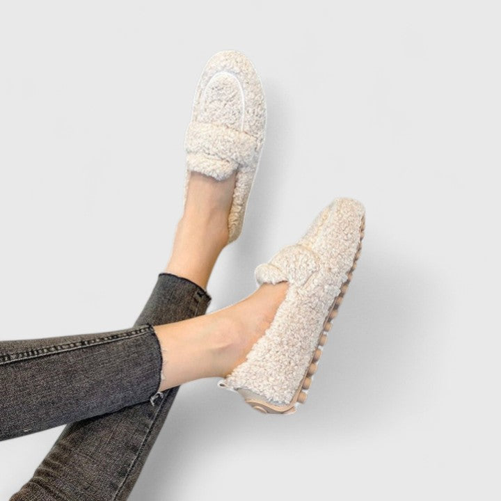 Teplé slip-on topánky s elegantným dizajnom