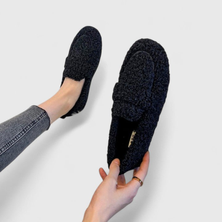 Teplé slip-on topánky s elegantným dizajnom