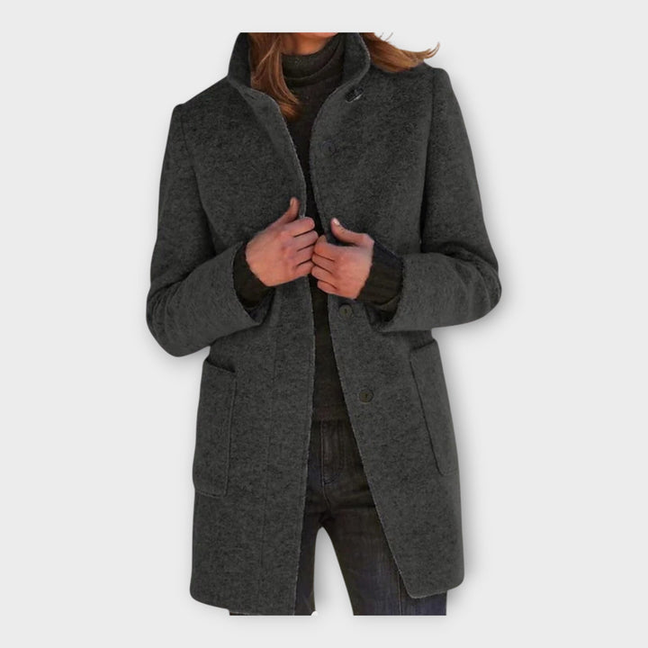 Elegantný Kabát s Nadčasovým Strihom