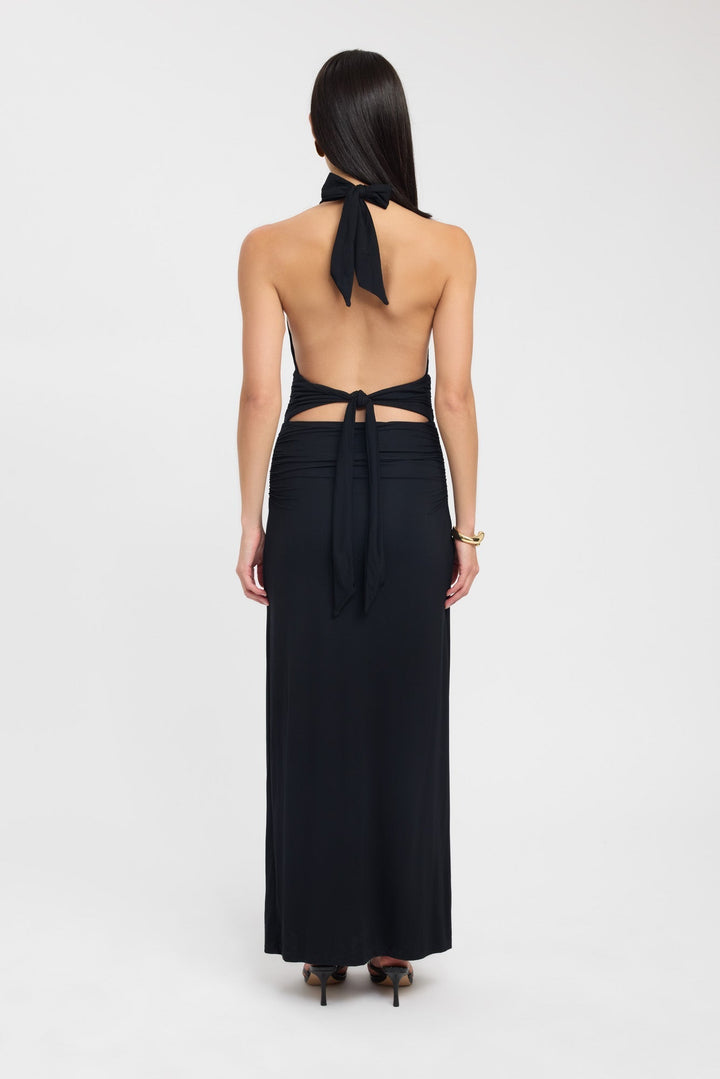 Elegantné maxi šaty s halter výstrihom
