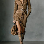 Alba – El Vestido Midi de Ante que Exuda Elegancia y Comodidad - Chloe Léa