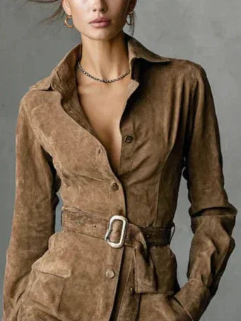 Alba – El Vestido Midi de Ante que Exuda Elegancia y Comodidad - Chloe Léa